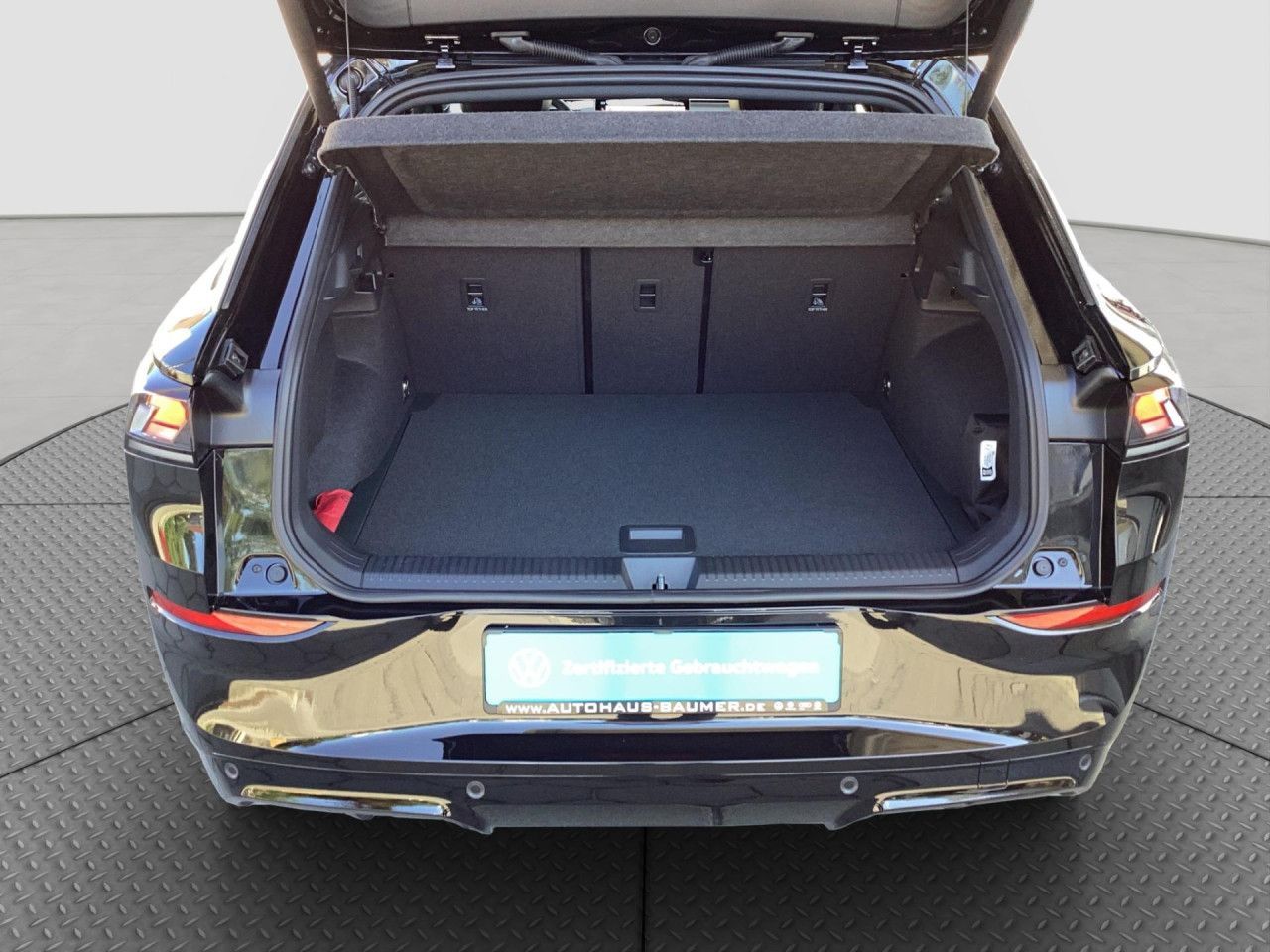 Fahrzeugabbildung Volkswagen T-Roc R-Line 1.5 l eTSI OPF 110 kW (150 PS) LED