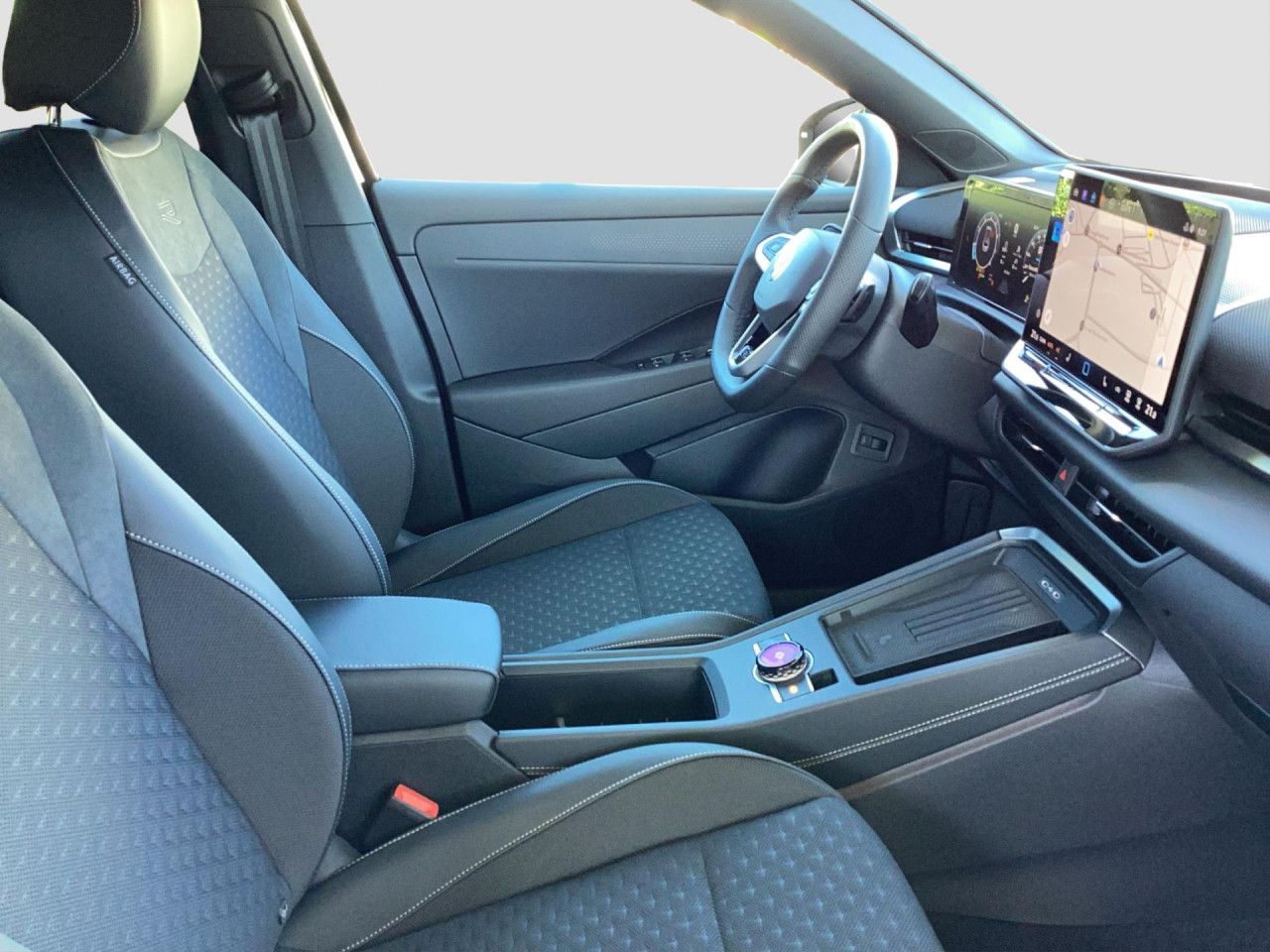 Fahrzeugabbildung Volkswagen T-Roc R-Line 1.5 l eTSI OPF 110 kW (150 PS) LED