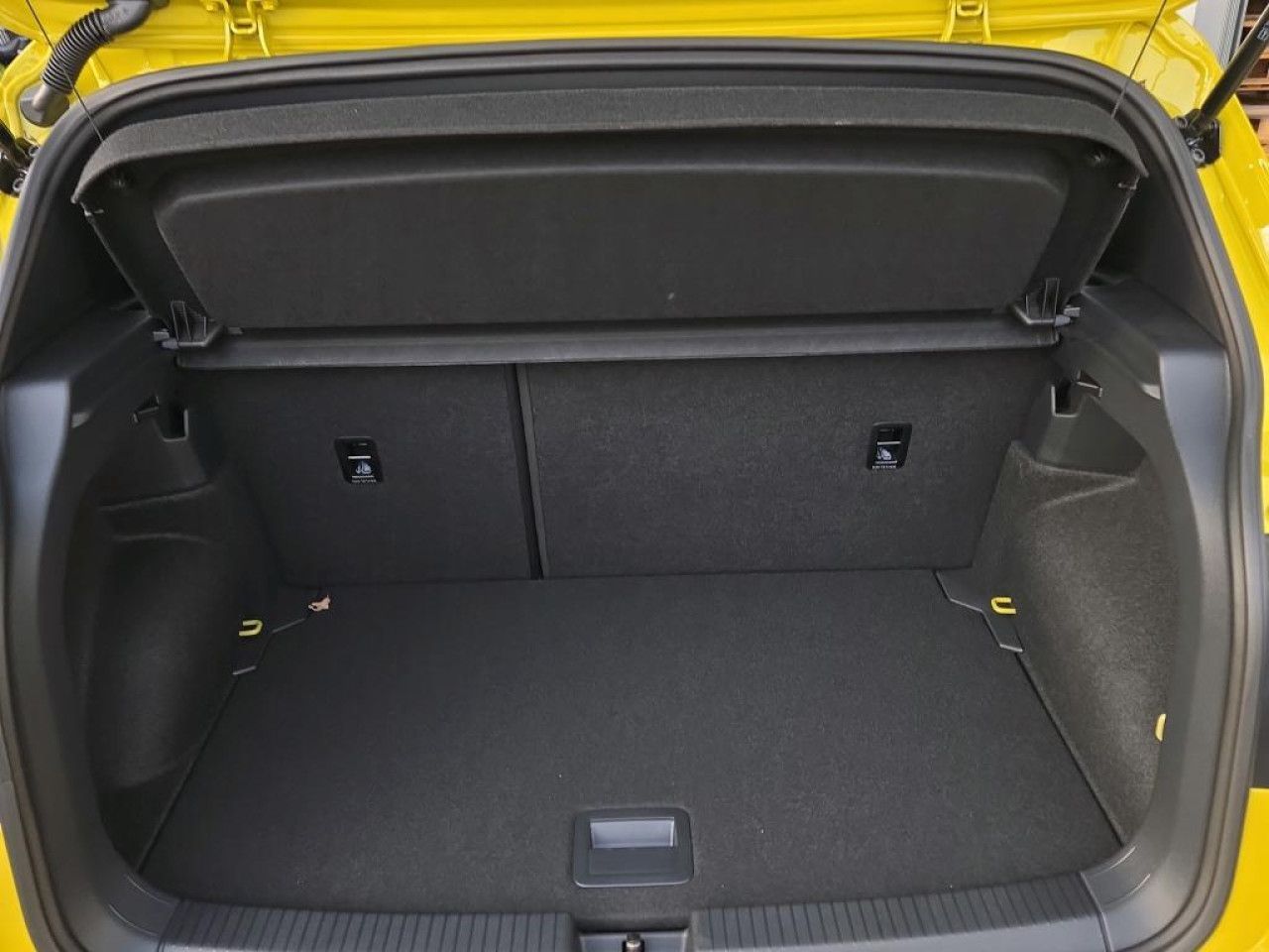 Fahrzeugabbildung Volkswagen T-Cross Life 1.0 TSI DSG AHK Kamera IQ.Light LED