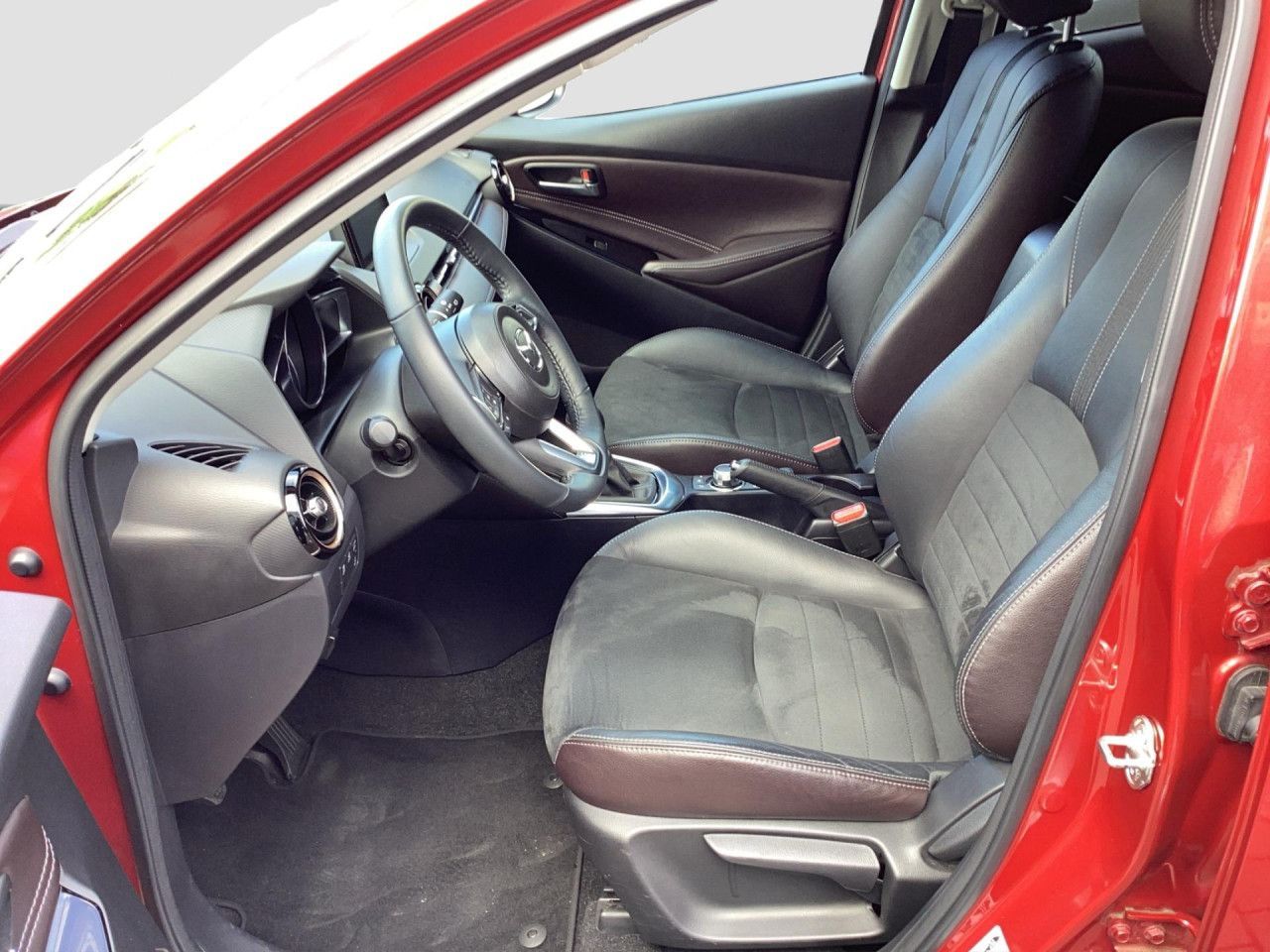 Fahrzeugabbildung Mazda 2 1.5 SKYACTIV LED Navi SHZ PDC Kamera Bluetooth