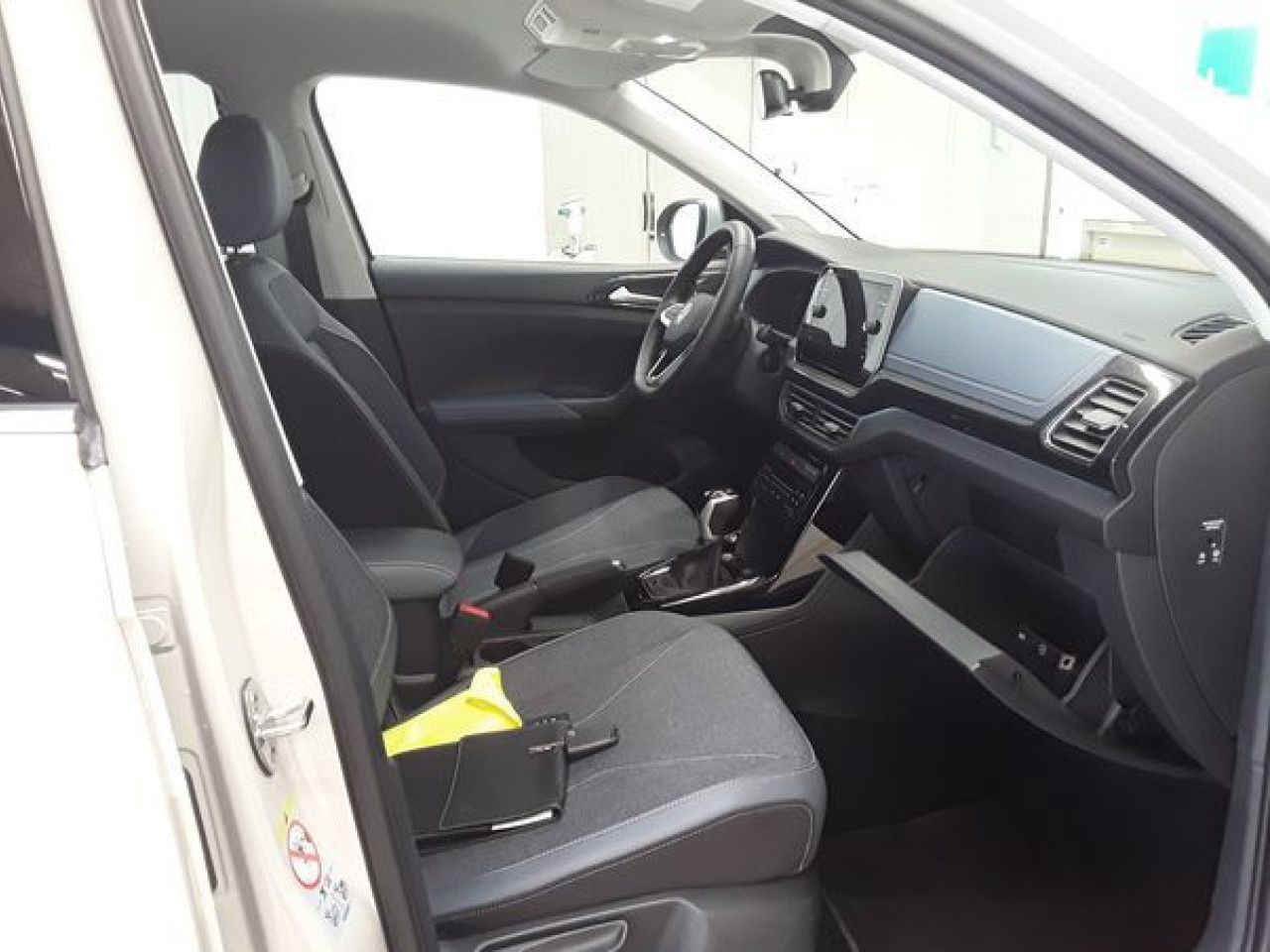 Fahrzeugabbildung Volkswagen T-Cross Style 1.0 TSI DSG Kamera Navi IQ.Lighit