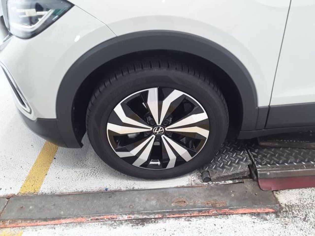 Fahrzeugabbildung Volkswagen T-Cross Style 1.0 TSI DSG Kamera Navi IQ.Lighit