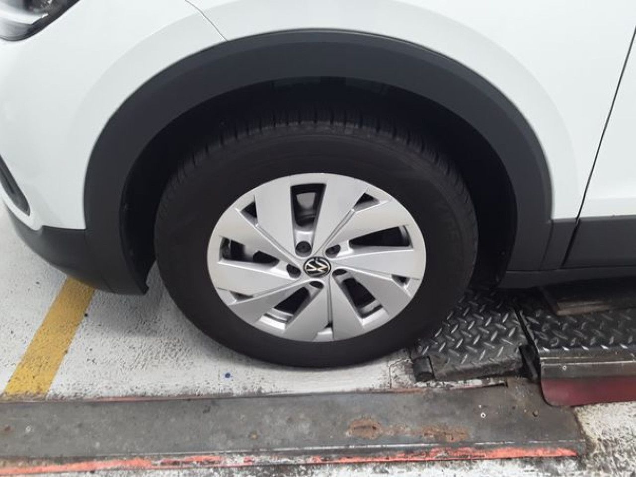Fahrzeugabbildung Volkswagen T-Cross Life 1.0 TSI Kamera Navi LED ACC Klima