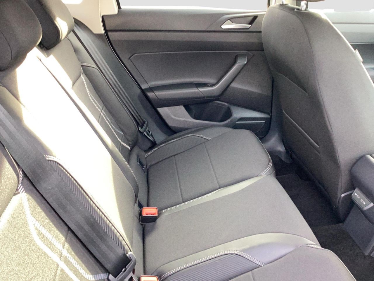 Fahrzeugabbildung Volkswagen Taigo Style 1.0 TSI DSG Kamera IQ Light Black