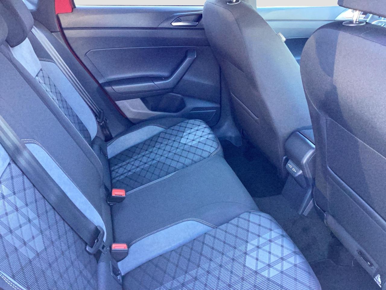 Fahrzeugabbildung Volkswagen Polo R-Line 1.0 TSI DSG Kamera IQ.Light Navi LED