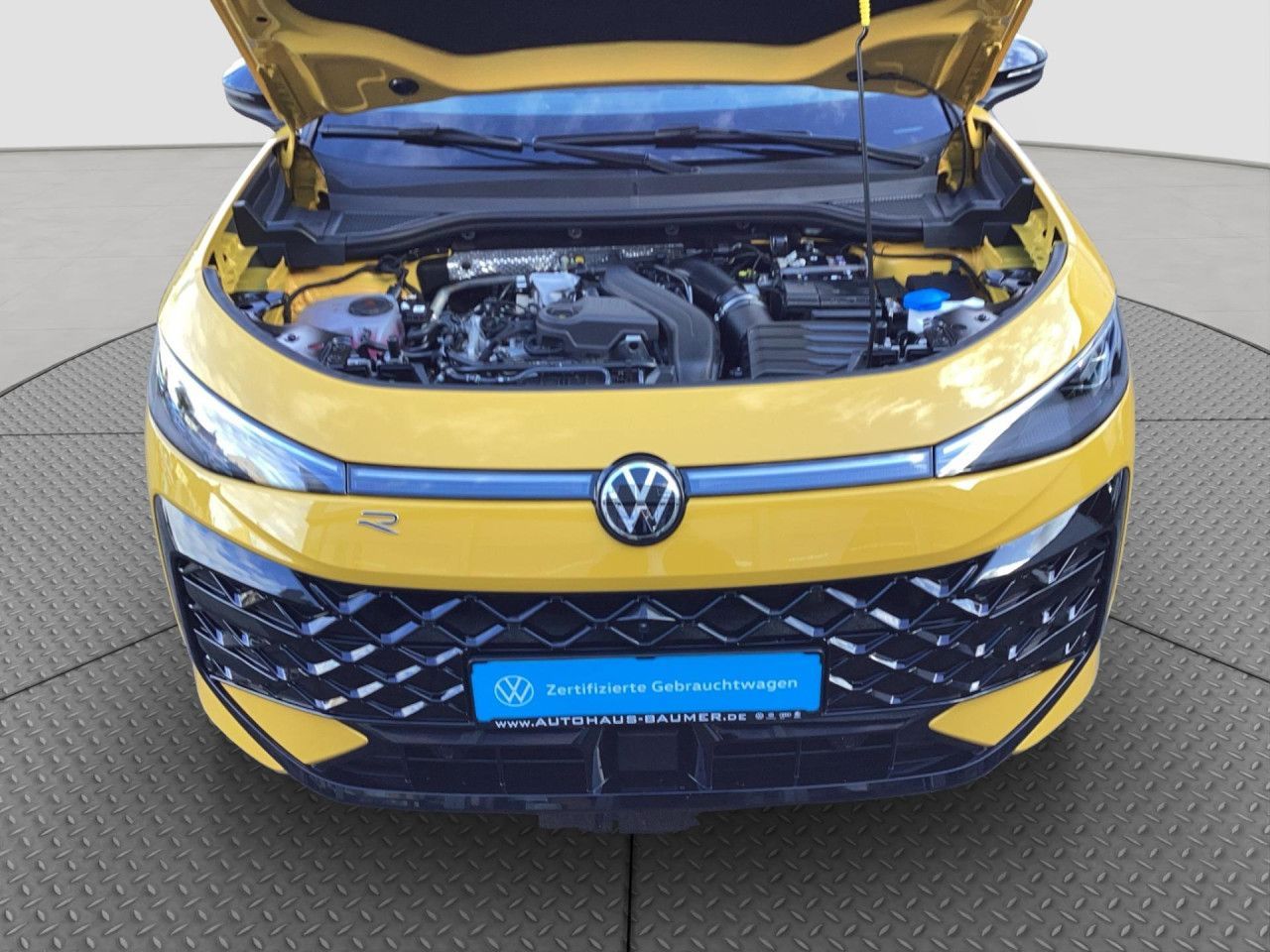 Fahrzeugabbildung Volkswagen T-ROC R-Line 1.5 eTSI DSG Panorama IQ.Light Navi