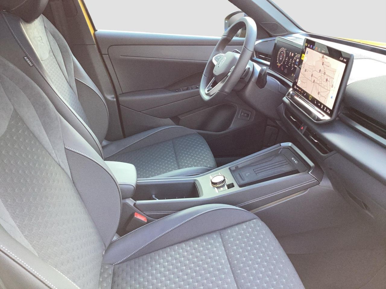 Fahrzeugabbildung Volkswagen T-ROC R-Line 1.5 eTSI DSG Panorama IQ.Light Navi