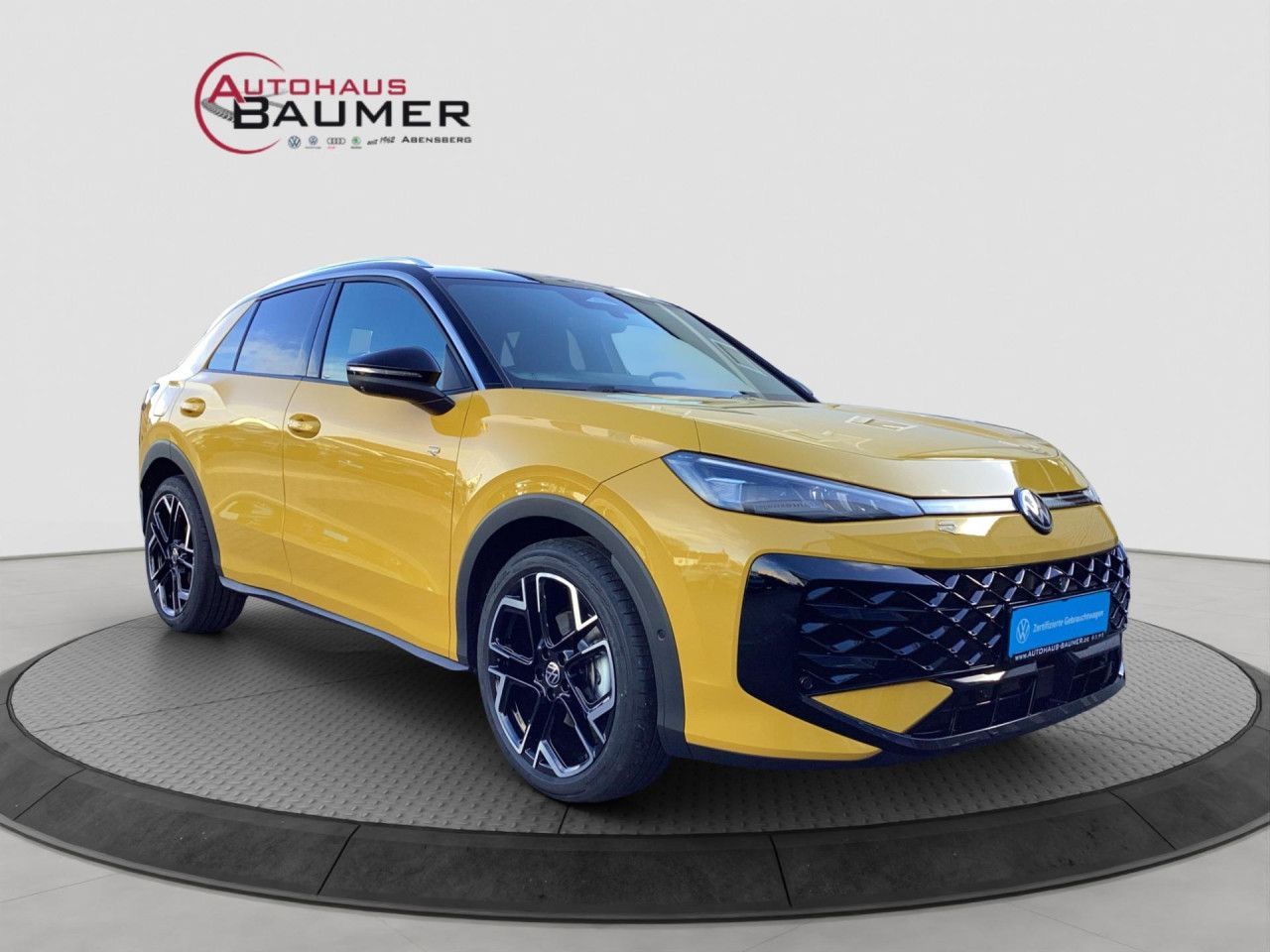 Fahrzeugabbildung Volkswagen T-ROC R-Line 1.5 eTSI DSG Panorama IQ.Light Navi