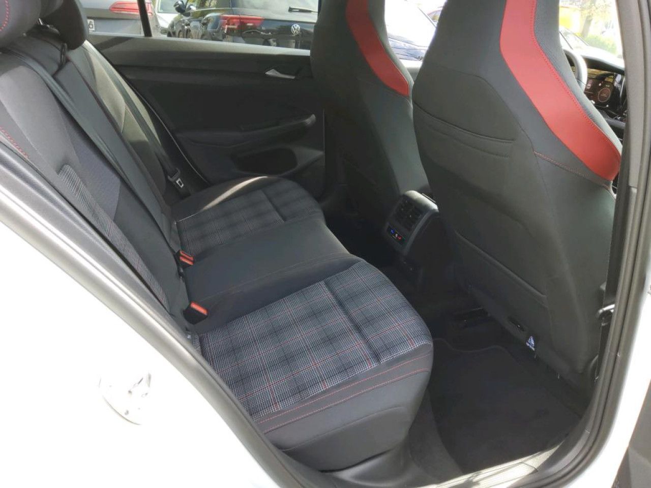 Fahrzeugabbildung Volkswagen Golf VIII GTI 2.0 TSI DSG IQ.Light Navi Kamera