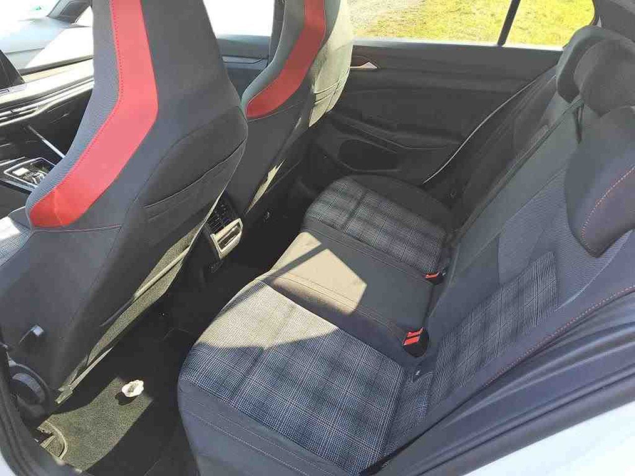 Fahrzeugabbildung Volkswagen Golf VIII GTI 2.0 TSI DSG Navi LED-Plus Kamera