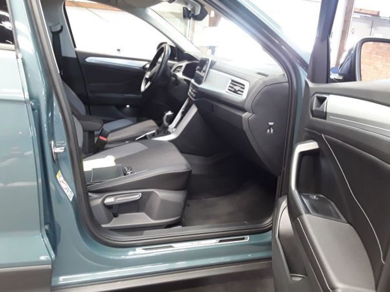 Fahrzeugabbildung Volkswagen T-Roc GOAL 1.5 TSI DSG Navi LED-Plus Kamera