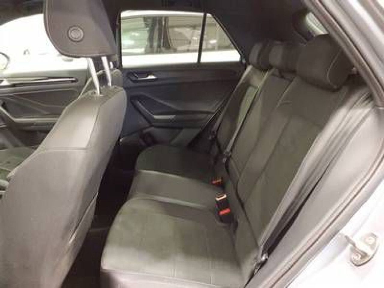 Fahrzeugabbildung Volkswagen T-Roc R-Line 1.5 TSI DSG AHK ergoActive Navi LED