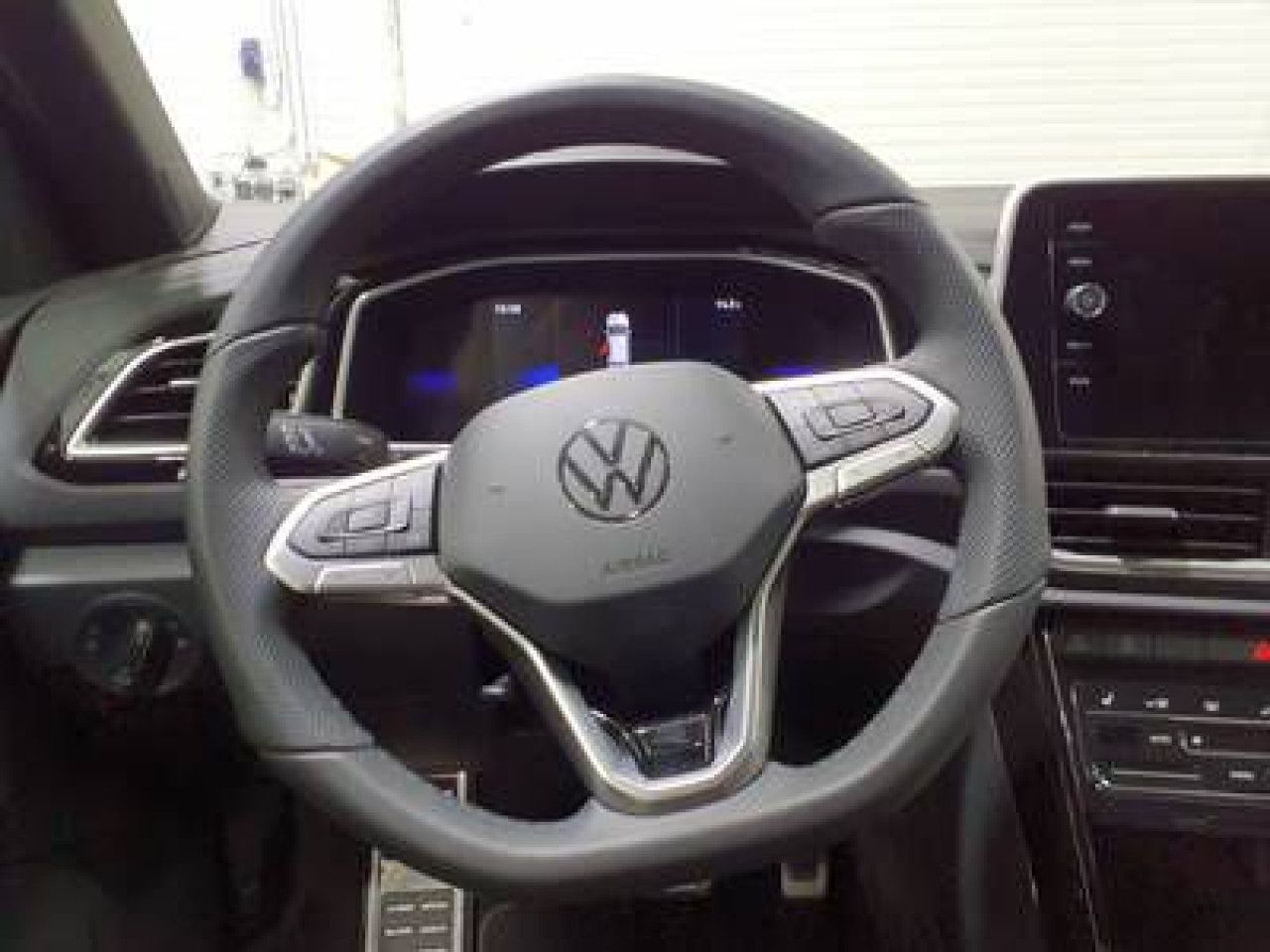 Fahrzeugabbildung Volkswagen T-Roc R-Line 1.5 TSI DSG AHK ergoActive Navi LED