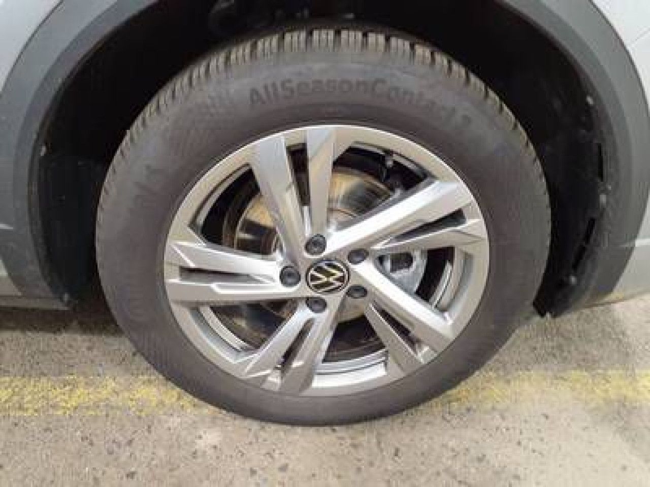 Fahrzeugabbildung Volkswagen T-Roc R-Line 1.5 TSI DSG AHK ergoActive Navi LED