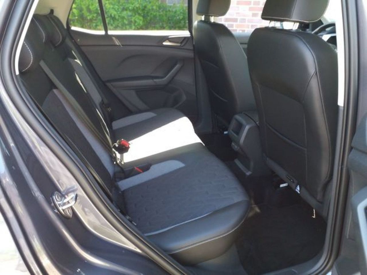 Fahrzeugabbildung Volkswagen T-Cross GOAL 1.5 TSI DSG AHK Navi Kamera LED ACC