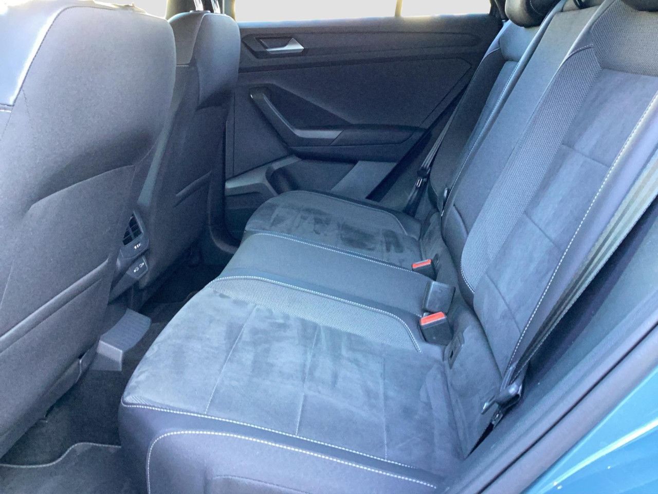 Fahrzeugabbildung Volkswagen T-Roc R-Line 2.0 TDI DSG LED Standheizung SHZ