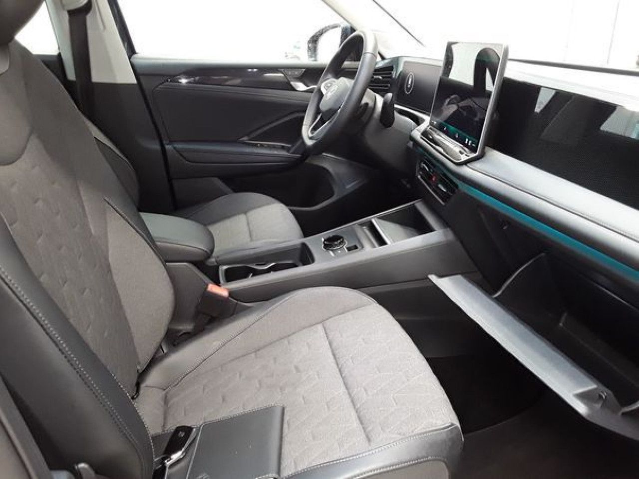 Fahrzeugabbildung Volkswagen Tiguan Life 1.5 eTSI DSG AHK Kamera Navi LED ACC