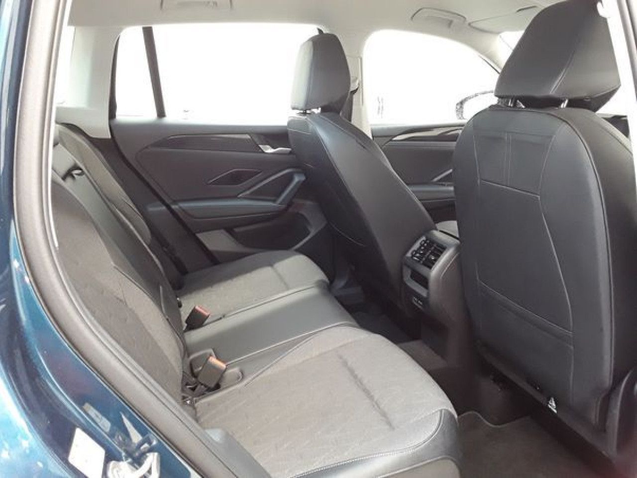 Fahrzeugabbildung Volkswagen Tiguan Life 1.5 eTSI DSG AHK Kamera Navi LED ACC