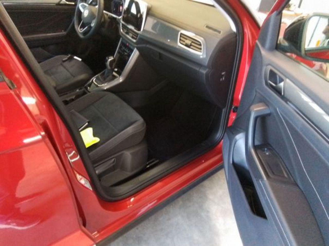 Fahrzeugabbildung Volkswagen T-Roc Style 1.5 TSI DSG Standheizung Kamera Navi