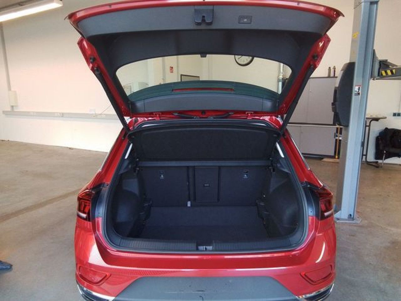Fahrzeugabbildung Volkswagen T-Roc Style 1.5 TSI DSG Standheizung Kamera Navi