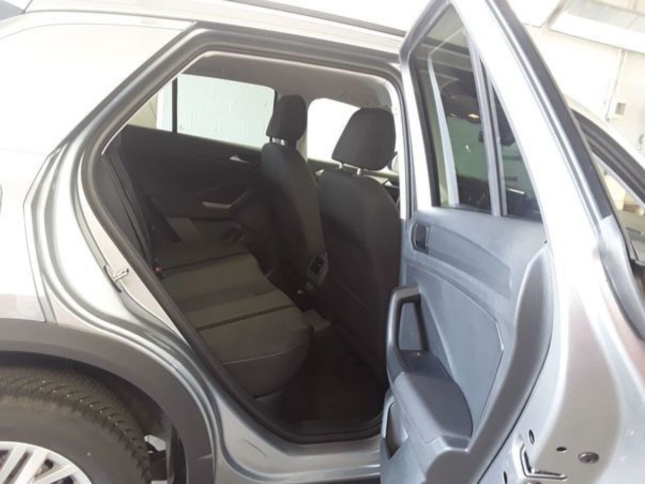 Fahrzeugabbildung Volkswagen T-Roc Life 1.5 TSI DSG Standheizung Kamera Navi