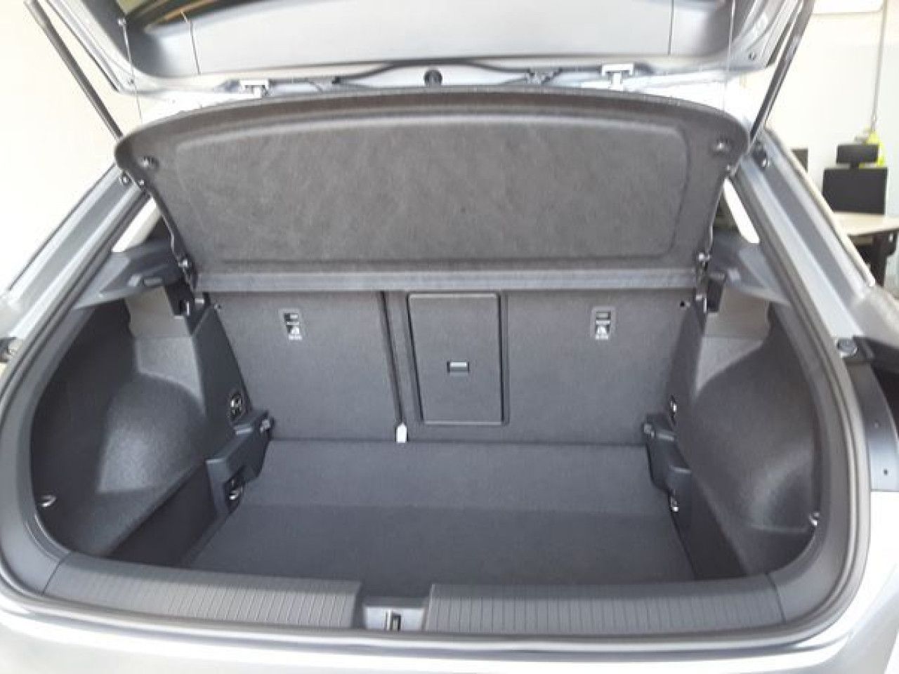 Fahrzeugabbildung Volkswagen T-Roc Life 1.5 TSI DSG Standheizung Kamera Navi