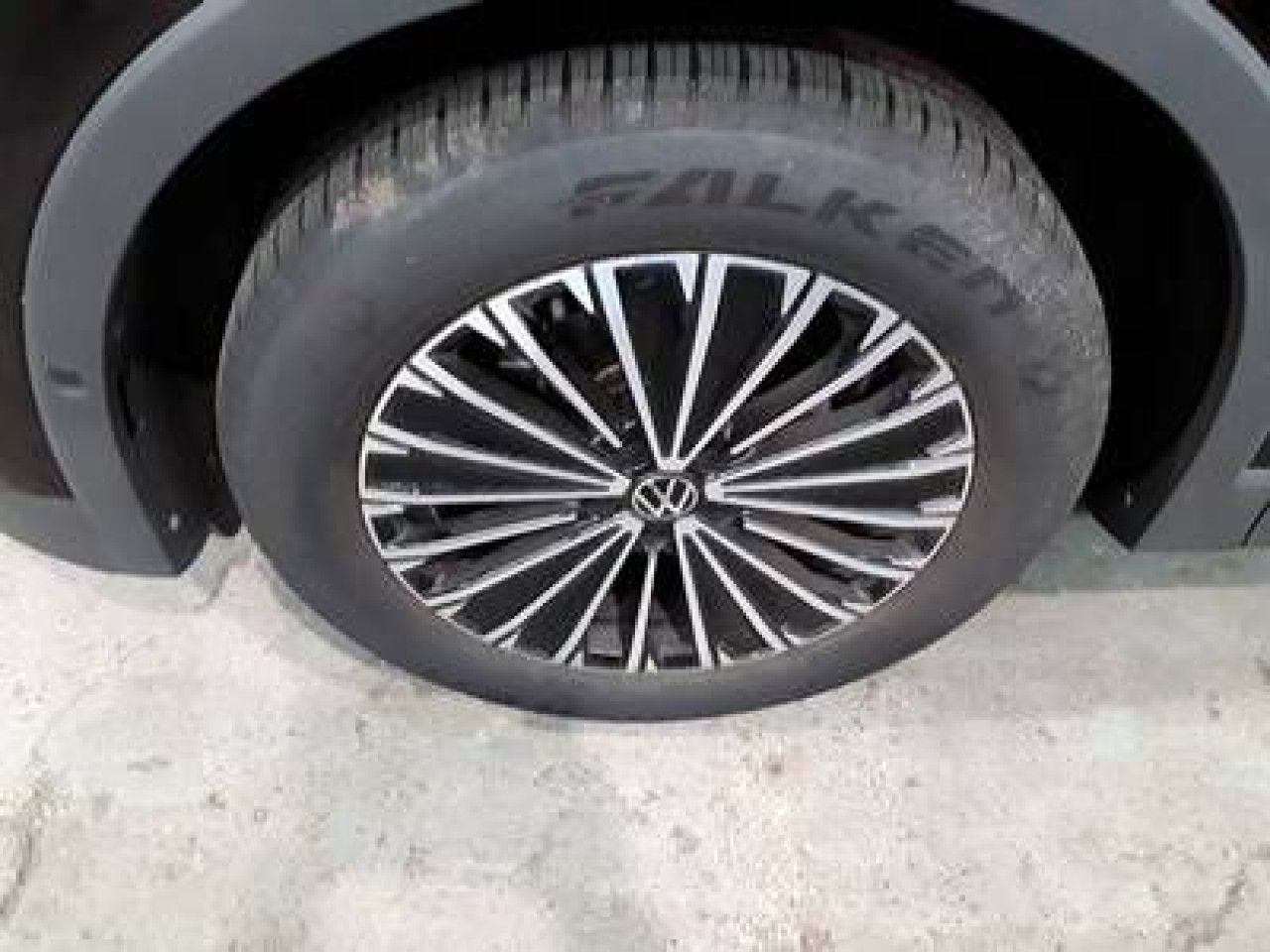 Fahrzeugabbildung Volkswagen Tiguan GOAL 1.5 eTSI DSG AHK IQ.Light Kamera LED