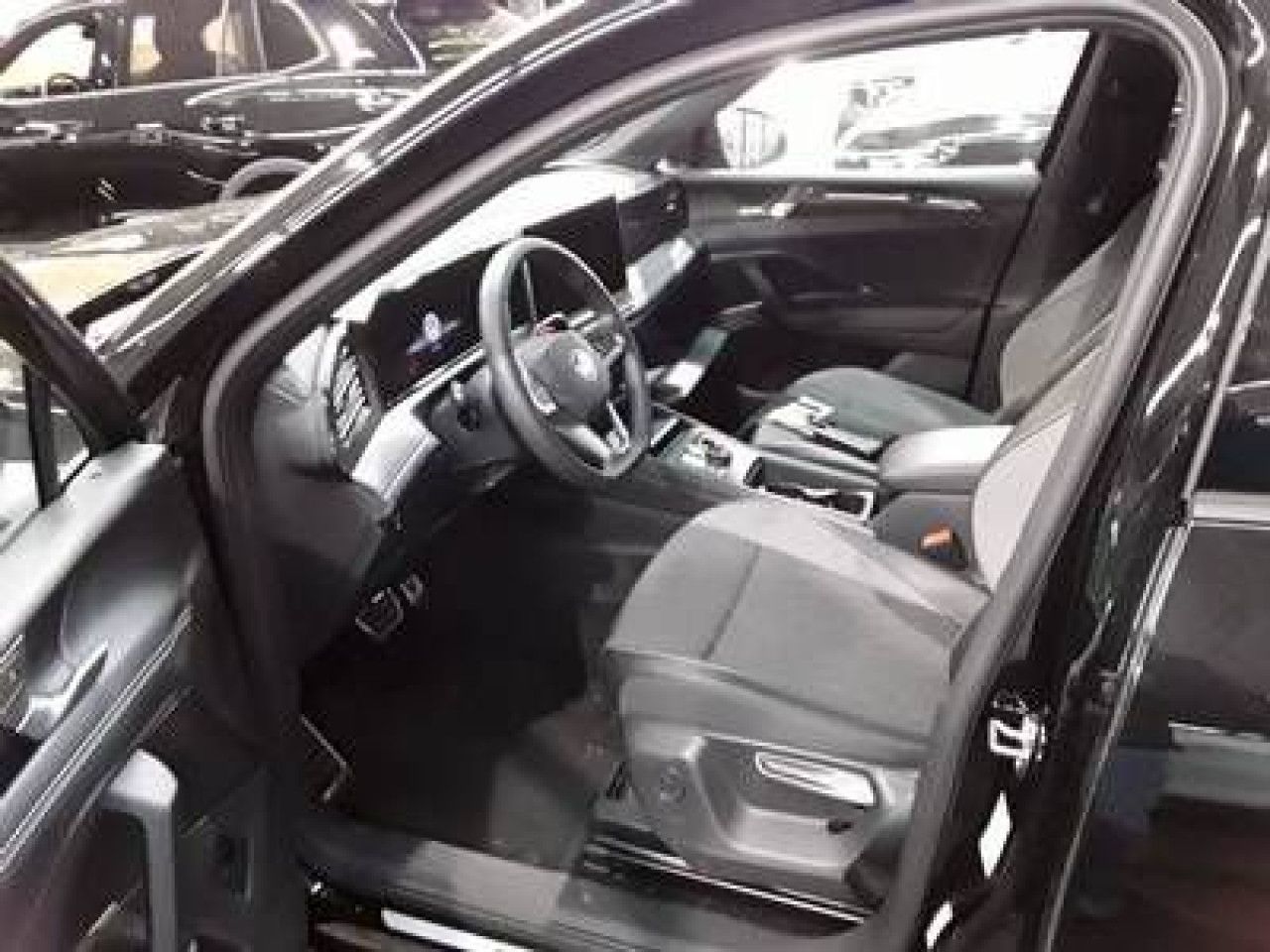 Fahrzeugabbildung Volkswagen Tiguan GOAL 1.5 eTSI DSG AHK IQ.Light Kamera LED