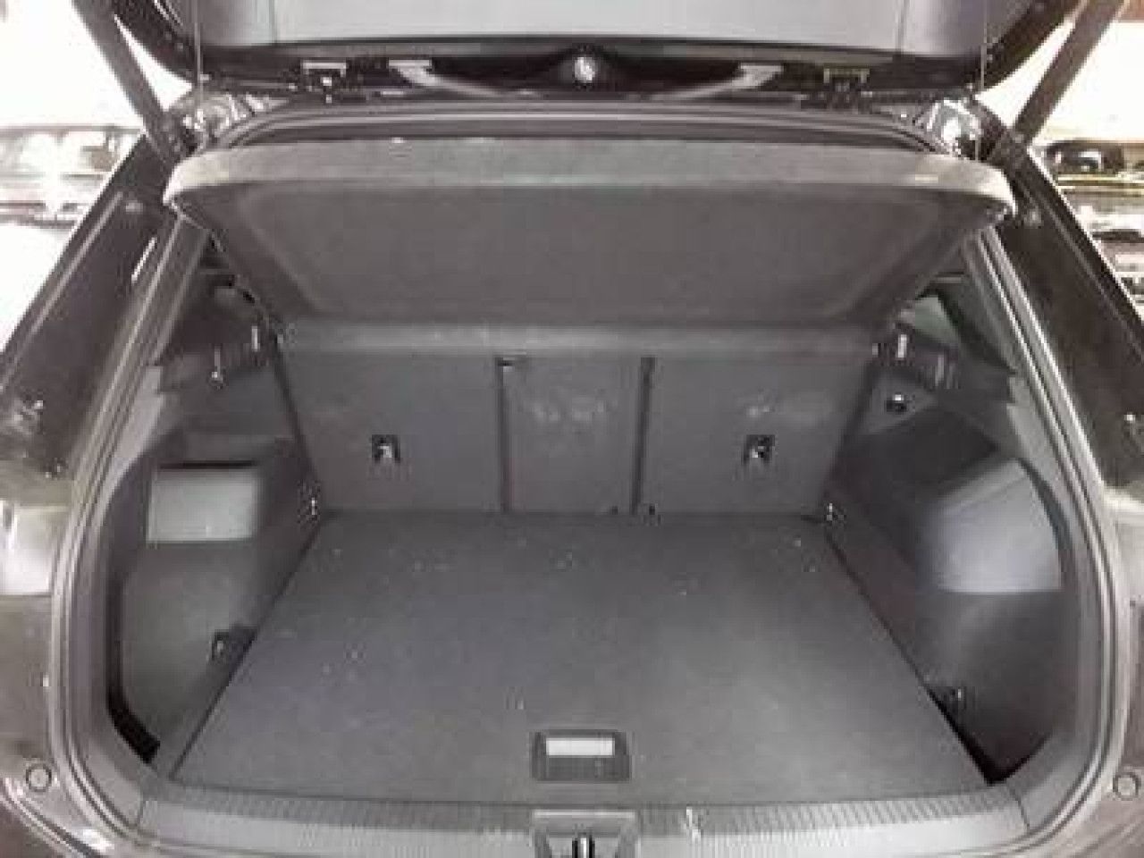 Fahrzeugabbildung Volkswagen Tiguan GOAL 1.5 eTSI DSG AHK IQ.Light Kamera LED