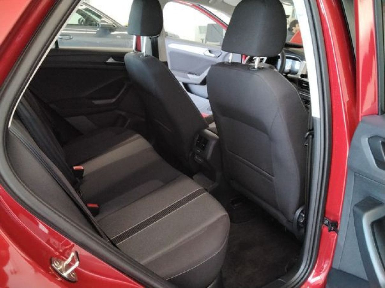 Fahrzeugabbildung Volkswagen T-Roc Life 2.0 TDI DSG Kamera Navi LED ACC SHZ
