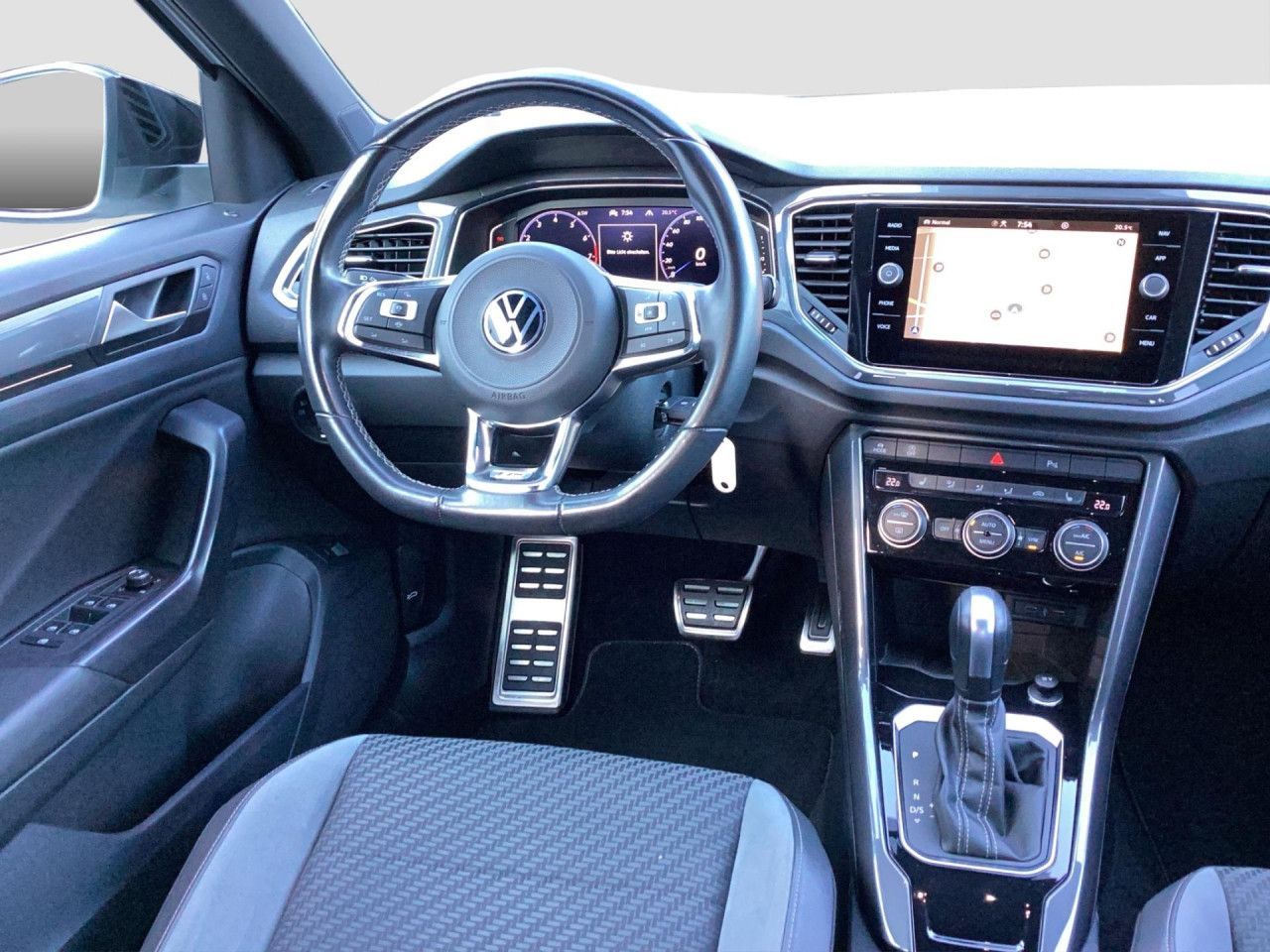 Fahrzeugabbildung Volkswagen T-ROC Sport 1.5 TSI DSG R-Line AHK Alu 19 LED