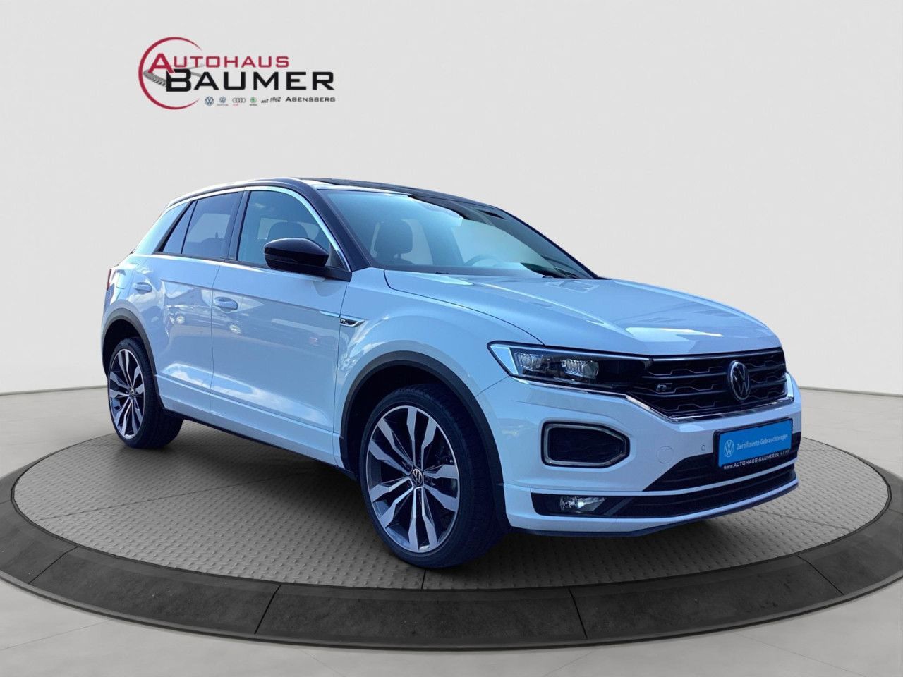 Fahrzeugabbildung Volkswagen T-ROC Sport 1.5 TSI DSG R-Line AHK Alu 19 LED