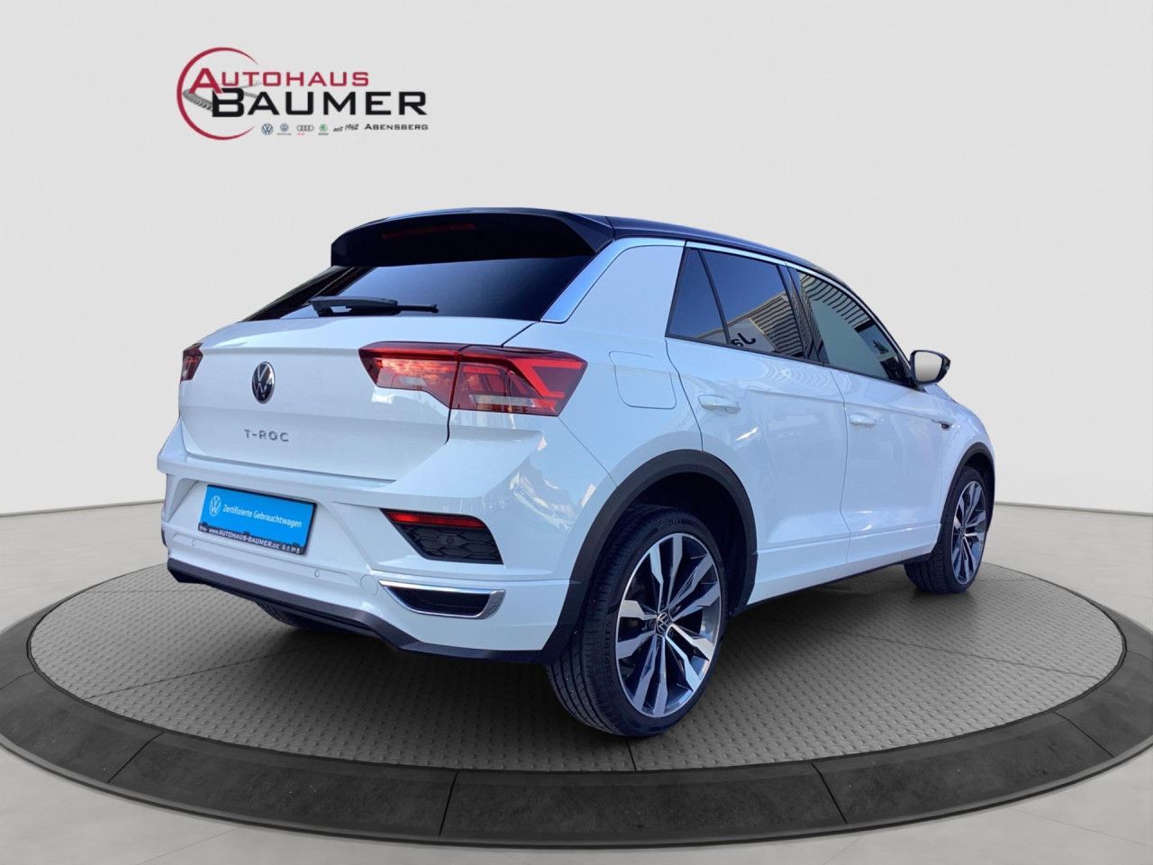 Fahrzeugabbildung Volkswagen T-ROC Sport 1.5 TSI DSG R-Line AHK Alu 19 LED