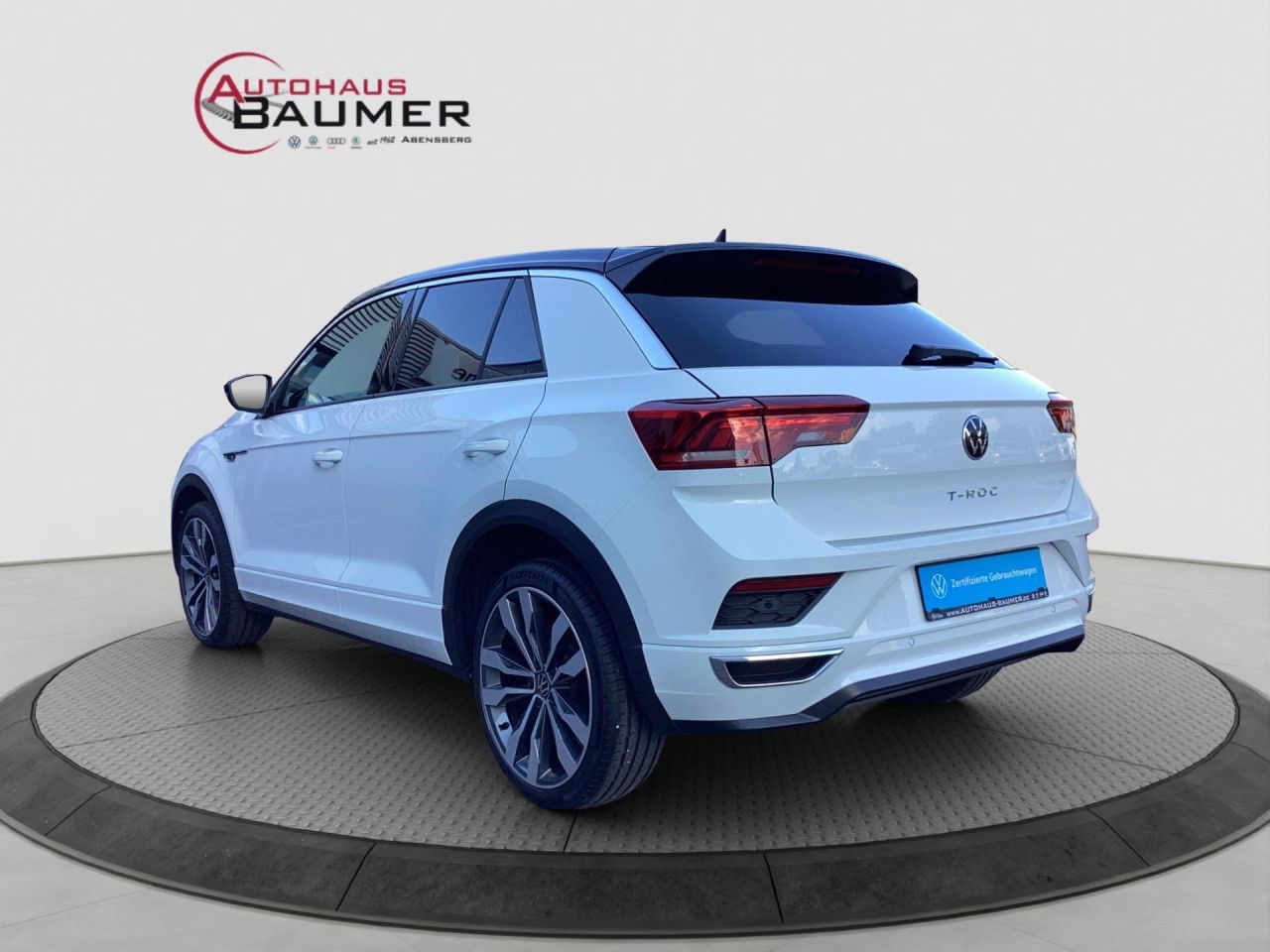 Fahrzeugabbildung Volkswagen T-ROC Sport 1.5 TSI DSG R-Line AHK Alu 19 LED