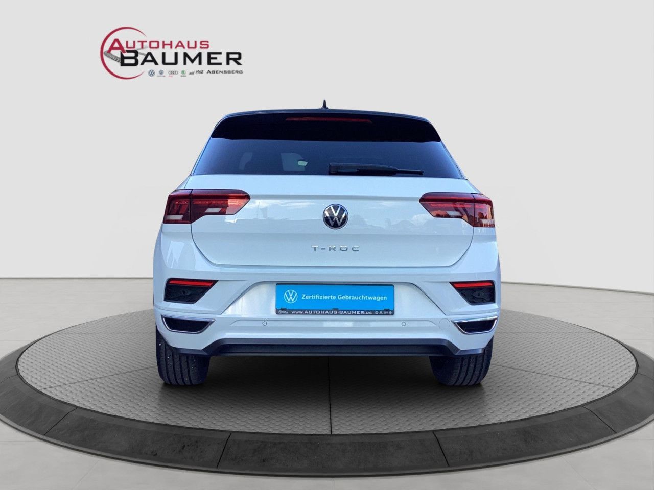 Fahrzeugabbildung Volkswagen T-ROC Sport 1.5 TSI DSG R-Line AHK Alu 19 LED