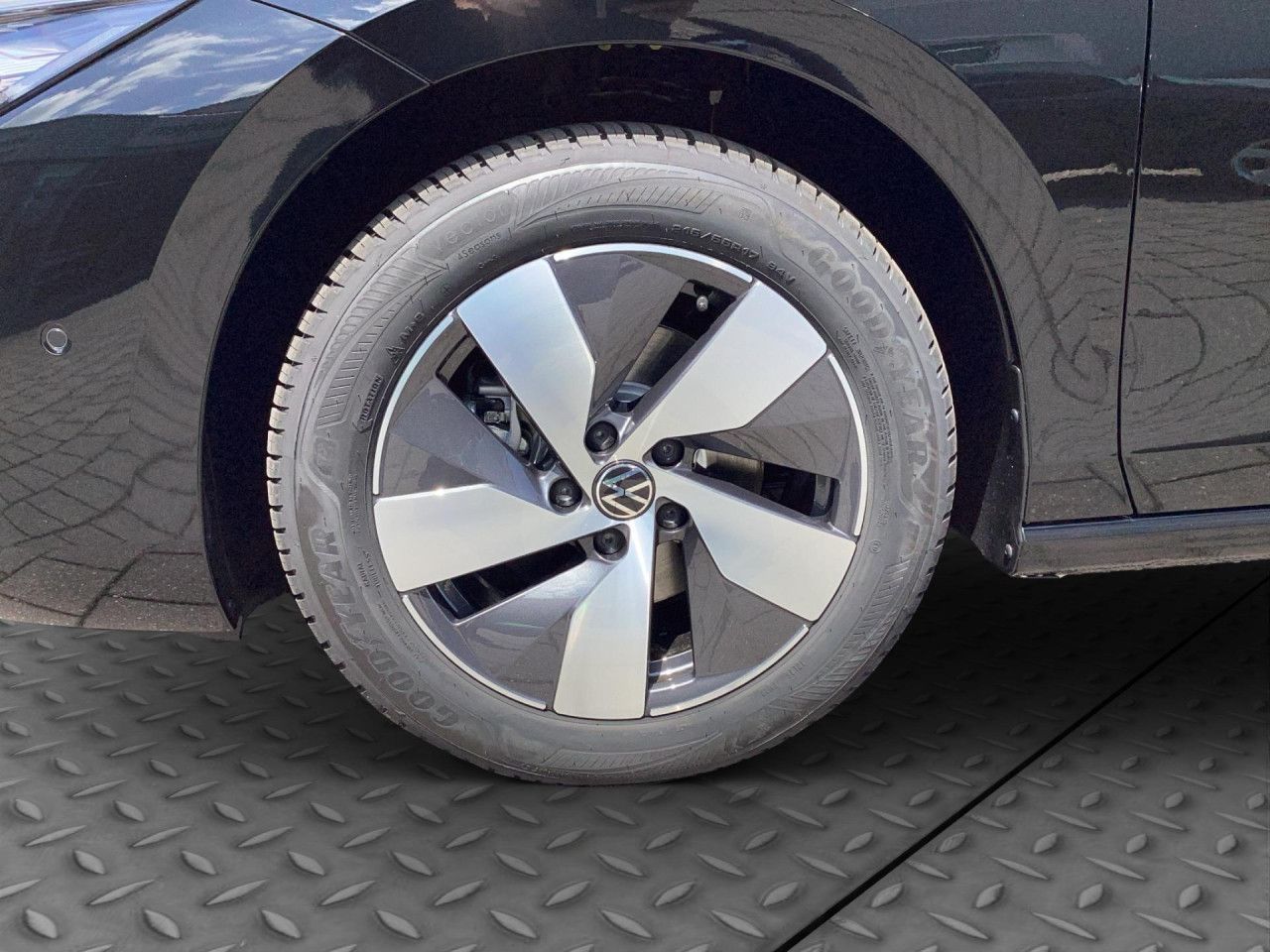 Fahrzeugabbildung Volkswagen Passat Business 1.5 eTSI DSG AHK Kamera Navi LED